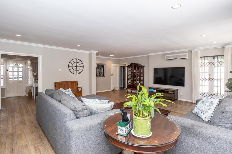 4 Bedroom Property for Sale in Constantia Western Cape